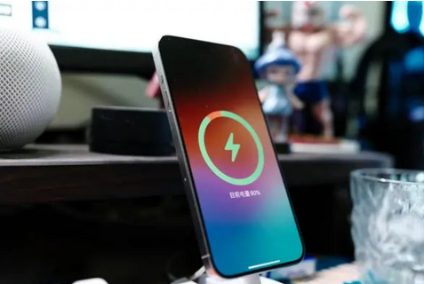 婺城苹果15换屏服务分享用什么充电器给iPhone15充电更好 
